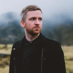 Ólafur Arnalds (composer) [photograph]